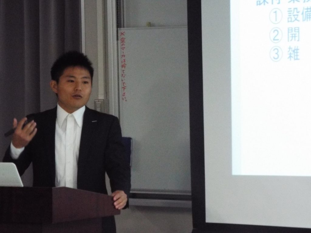 講話の様子(田尻氏)