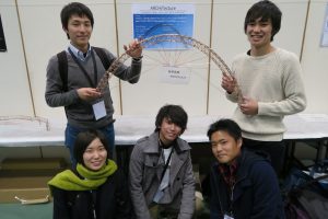 作品の前で(構造デザイン)